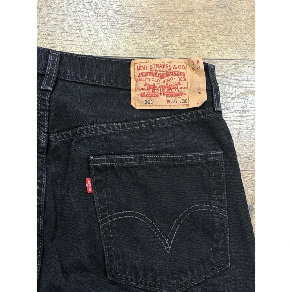 Vintage Levi's 501‎ Jeans 32x30 Black Denim Straight Fit Button Fly